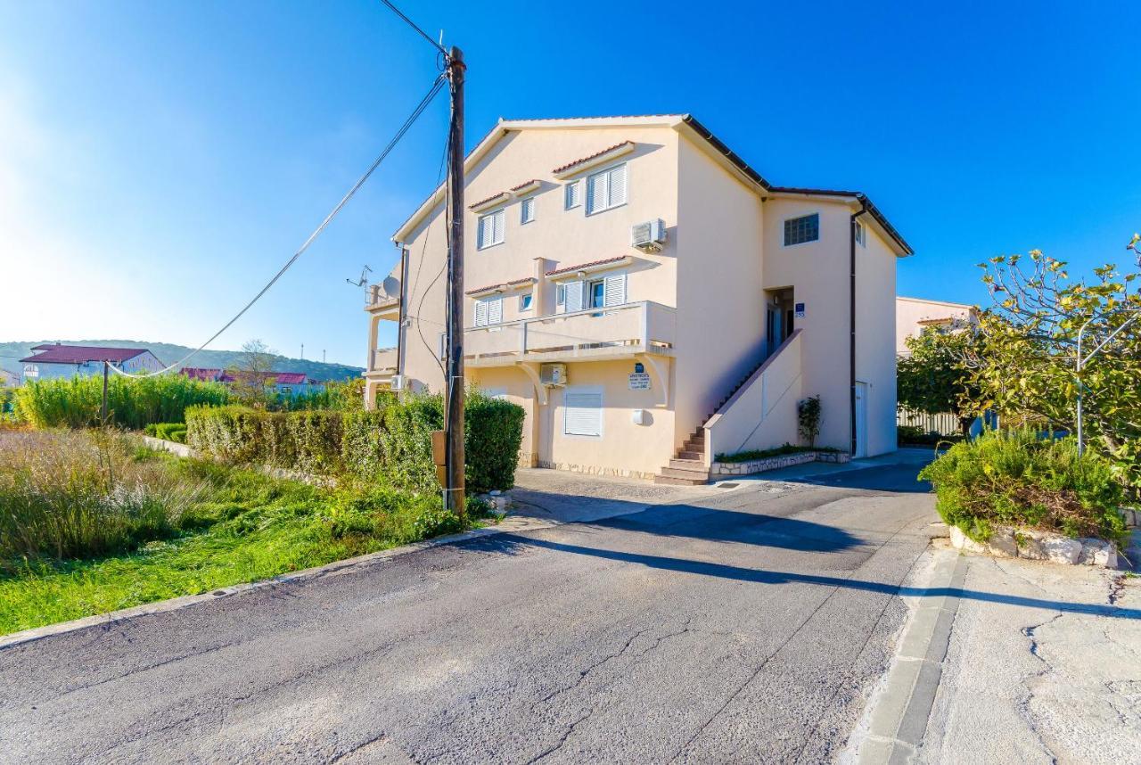 Apartments Marija P Lopar Luaran gambar